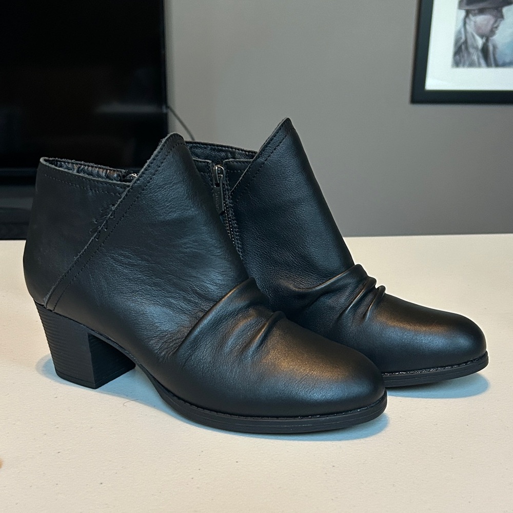 Skechers Ladies Black Ankle Booties Size 11